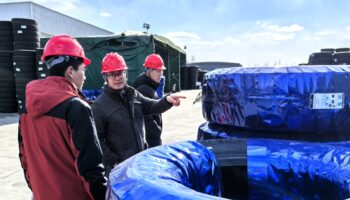 李湘凡一行到玉柴物流集團青島天億源調研輪胎橡膠采銷業務