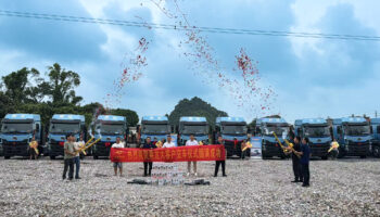 玉柴物流集團玉柴機電玉林公司交付20輛乘龍牽引重載新能源車，助力客戶開啟綠色運輸新篇章